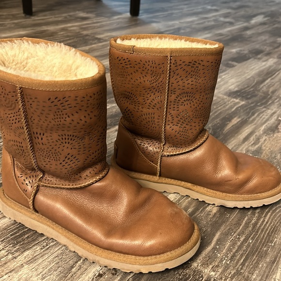 Uggs - Picture 4 of 6